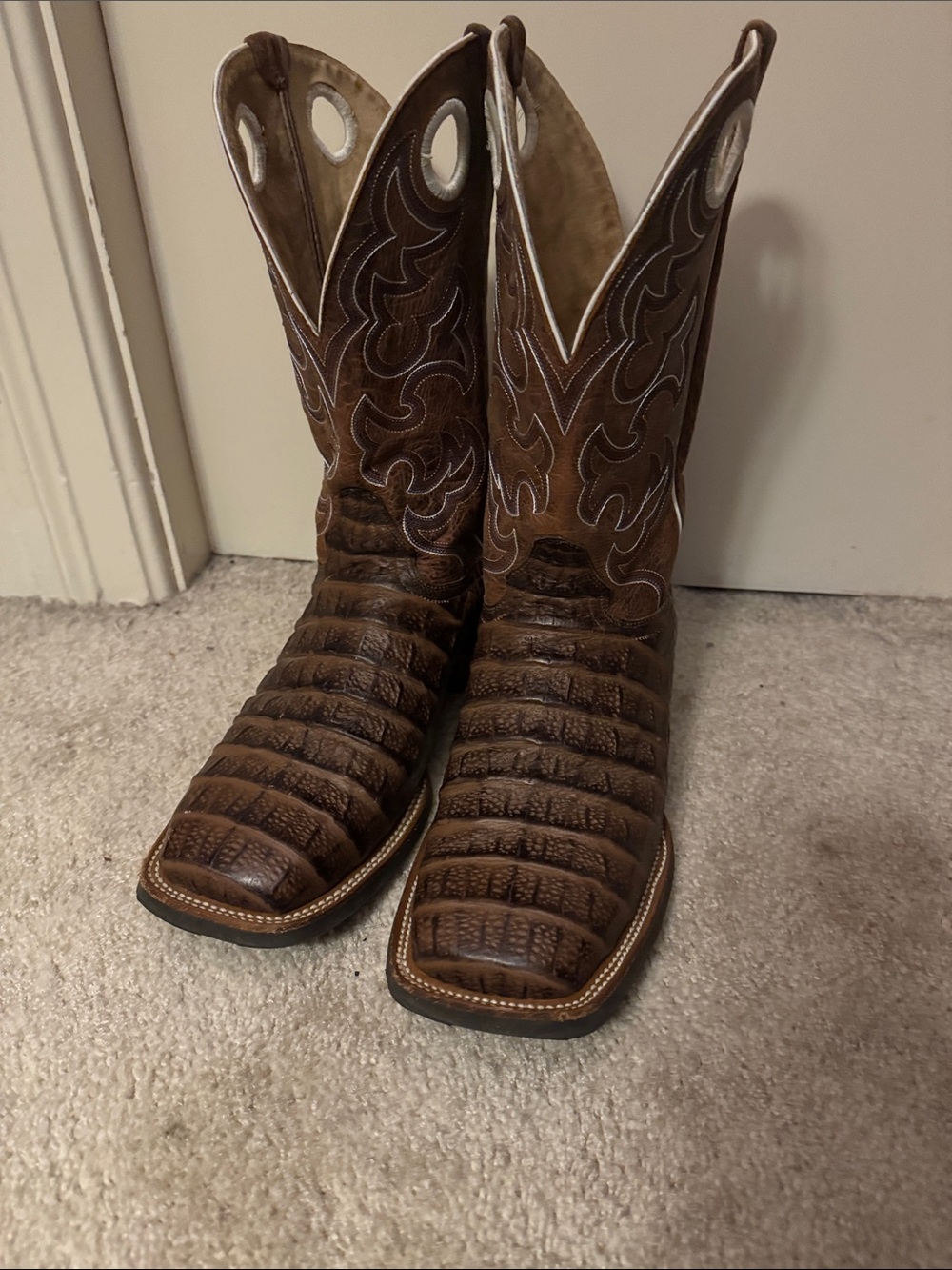 Cavender’s Western Cowboy Boots with Embossed Crocodile Print/ Size 10.5